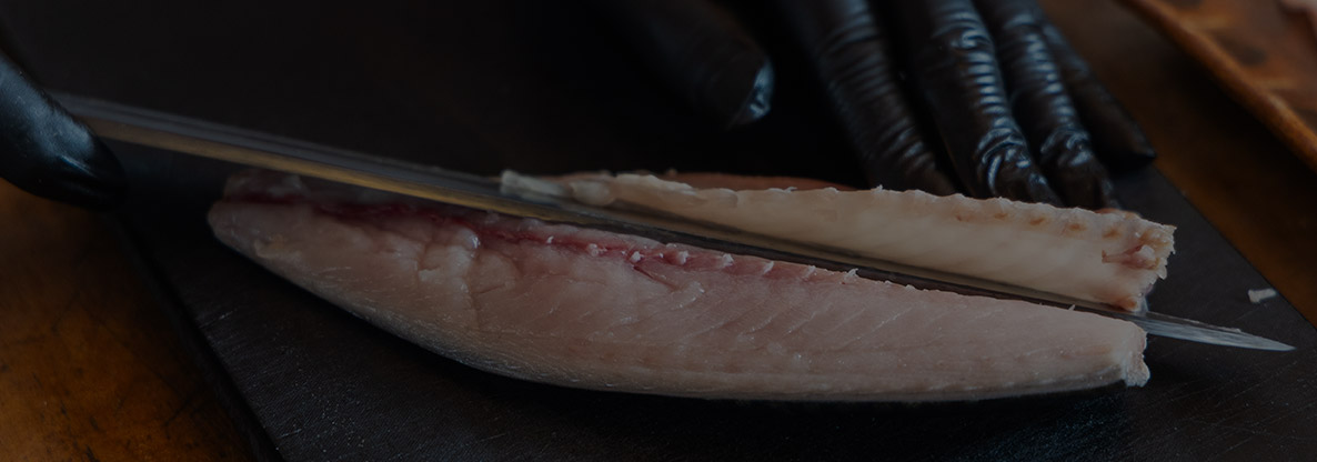 魚を捌く